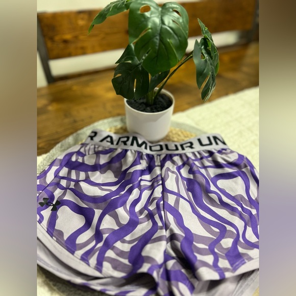 Under Armor Running Shorts - Picture 2 of 2